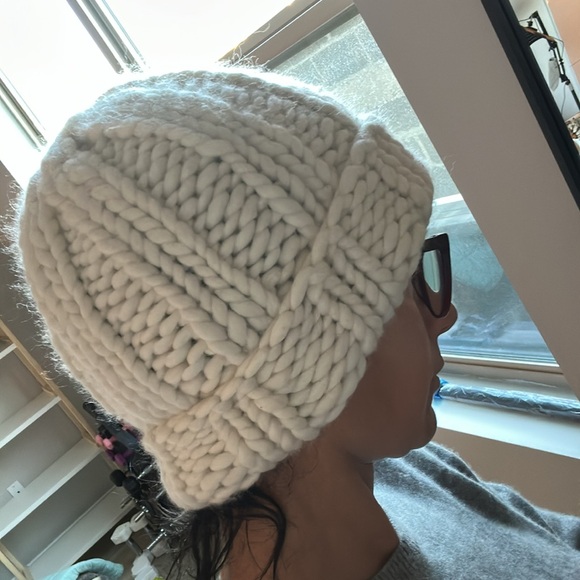 Handmade Merino wool hand knited chunky beanie one size Snow color - Picture 5 of 9